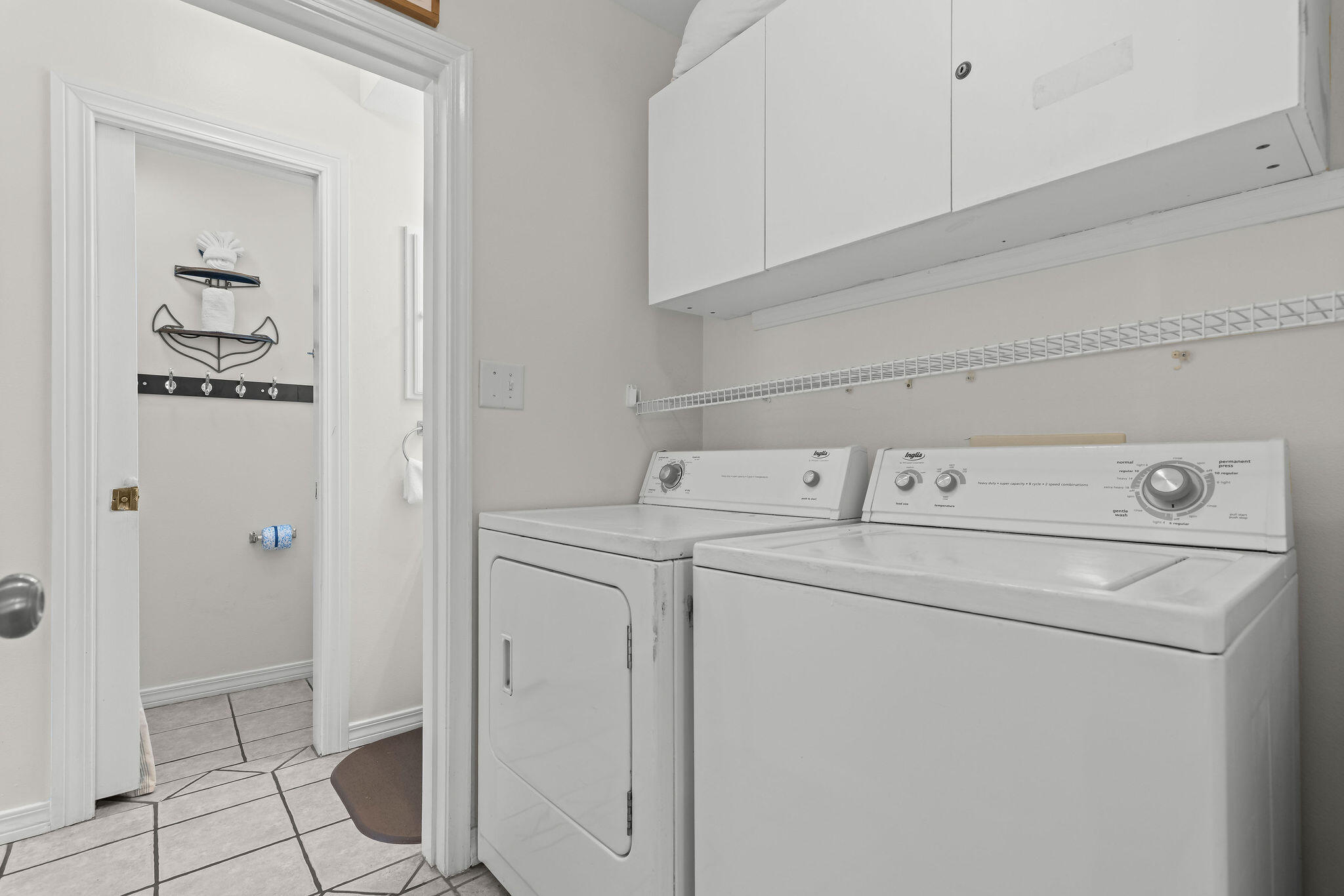 91 Matthew Boulevard Destin, FL 32541 - Photo 41 of 85 a utility room with dryer and washer