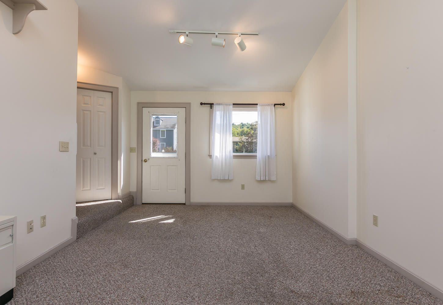 1175 Sawyer Road Cape Elizabeth, ME 04107 - Photo 17 of 34 1175 Sawyer Rd Cape Elizabeth-large-009-