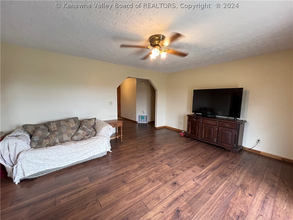 3321 Cabin Rdg Road Leon, WV 25123 - Photo 7 of 34 living room
