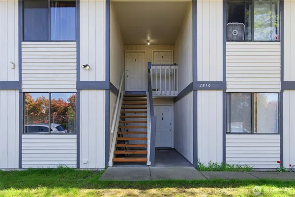 $989,750 | 2810 D Place Southeast, Auburn, WA 98002