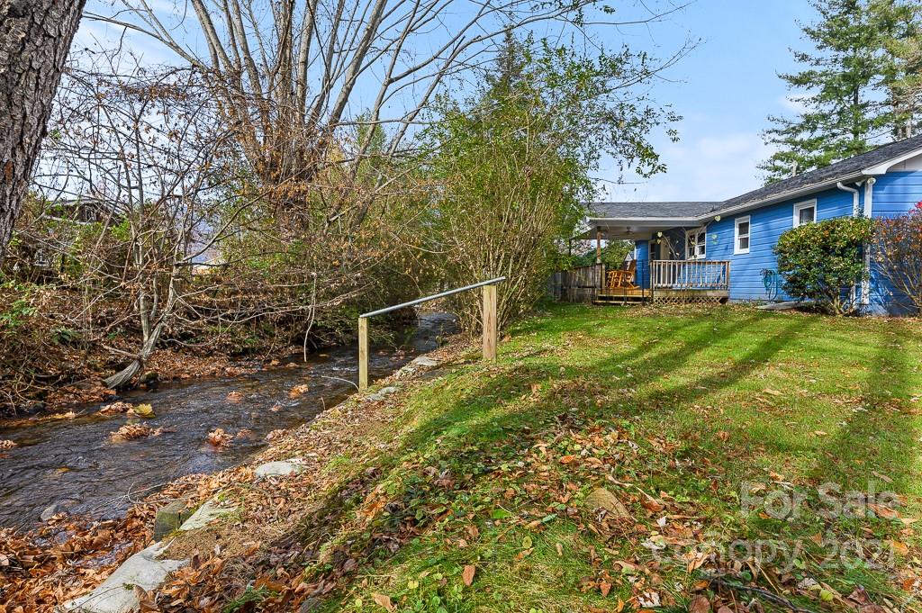 14 Browning Road Waynesville, NC 28786 - Photo 24 of 26 a backyard of a house with table and chairs