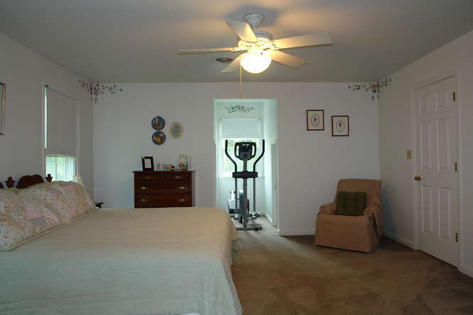 6408 Ridgeview Drive Roanoke, VA 24019 - Photo 14 of 27 Upper Level Master Bedroom2