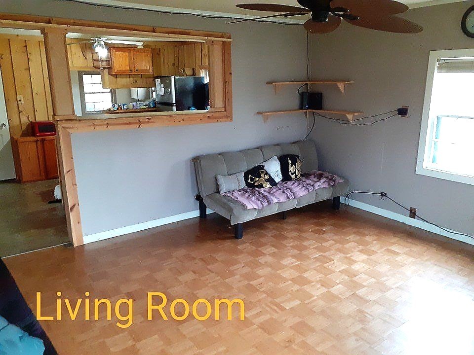 25 Old Union Road Paris, TN 38242 - Photo 5 of 5 a living room with furniture