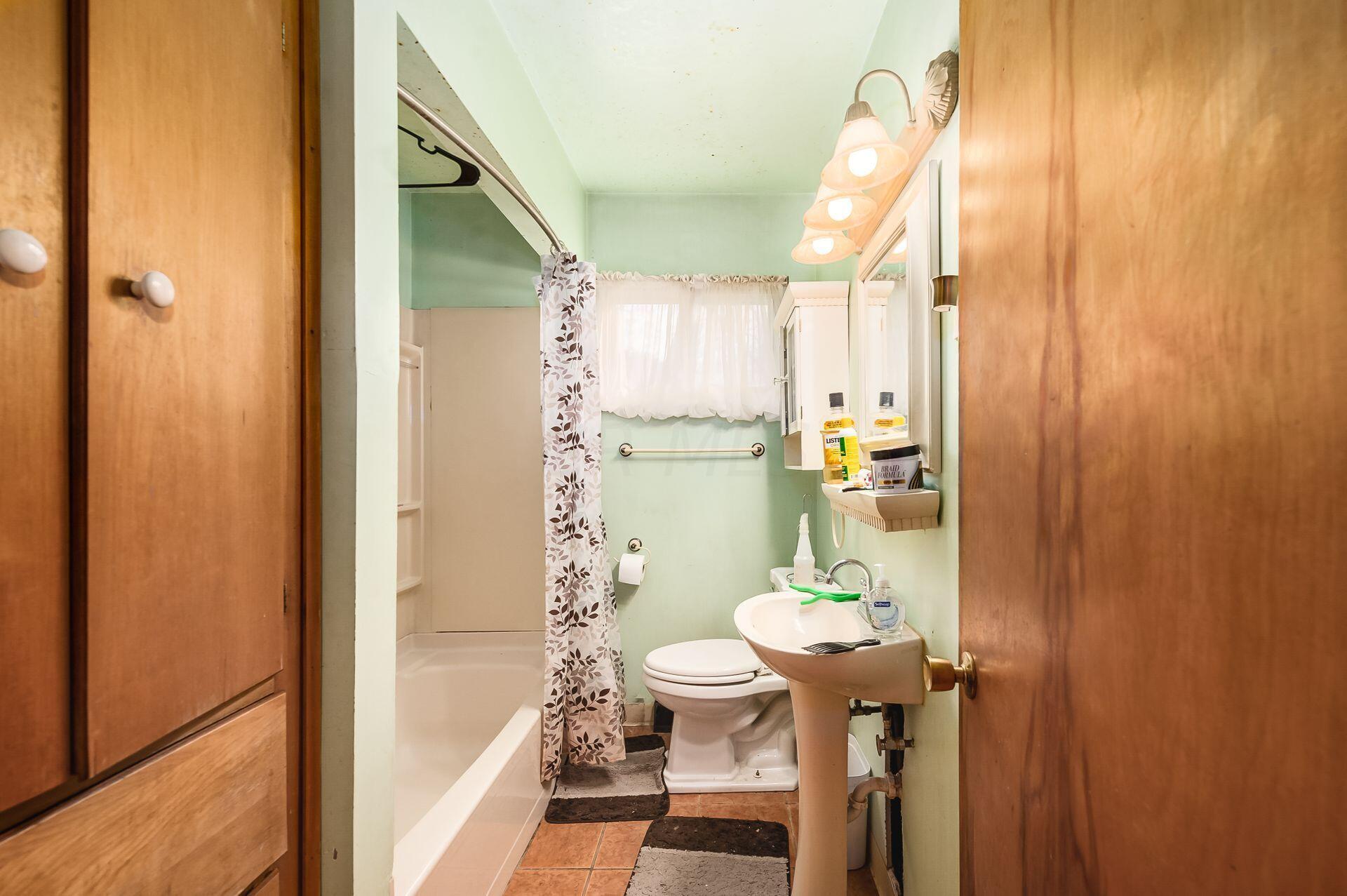 3455 Scottwood Road Columbus, OH 43227 - Photo 11 of 22 Full Bath