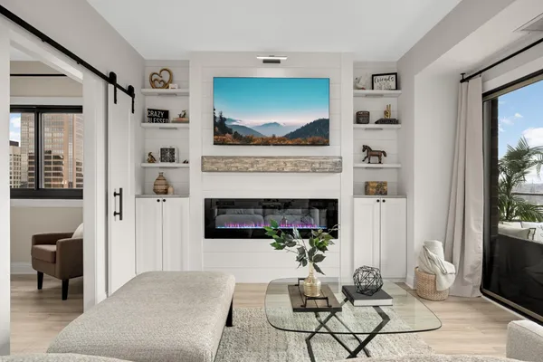 $179,900 | 26 West 10th Street, Unit 2009, St. Paul, MN 55102