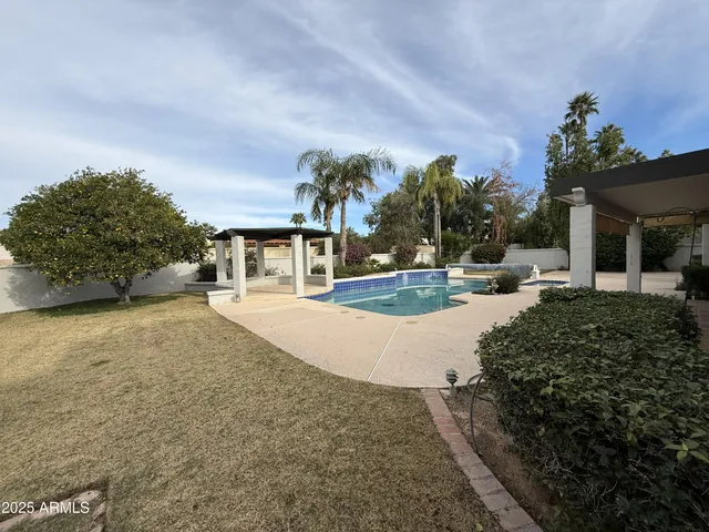 a view of a house with backyard and porch