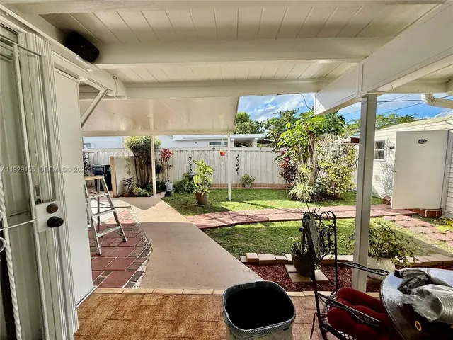 a view of a fountain in front of a house