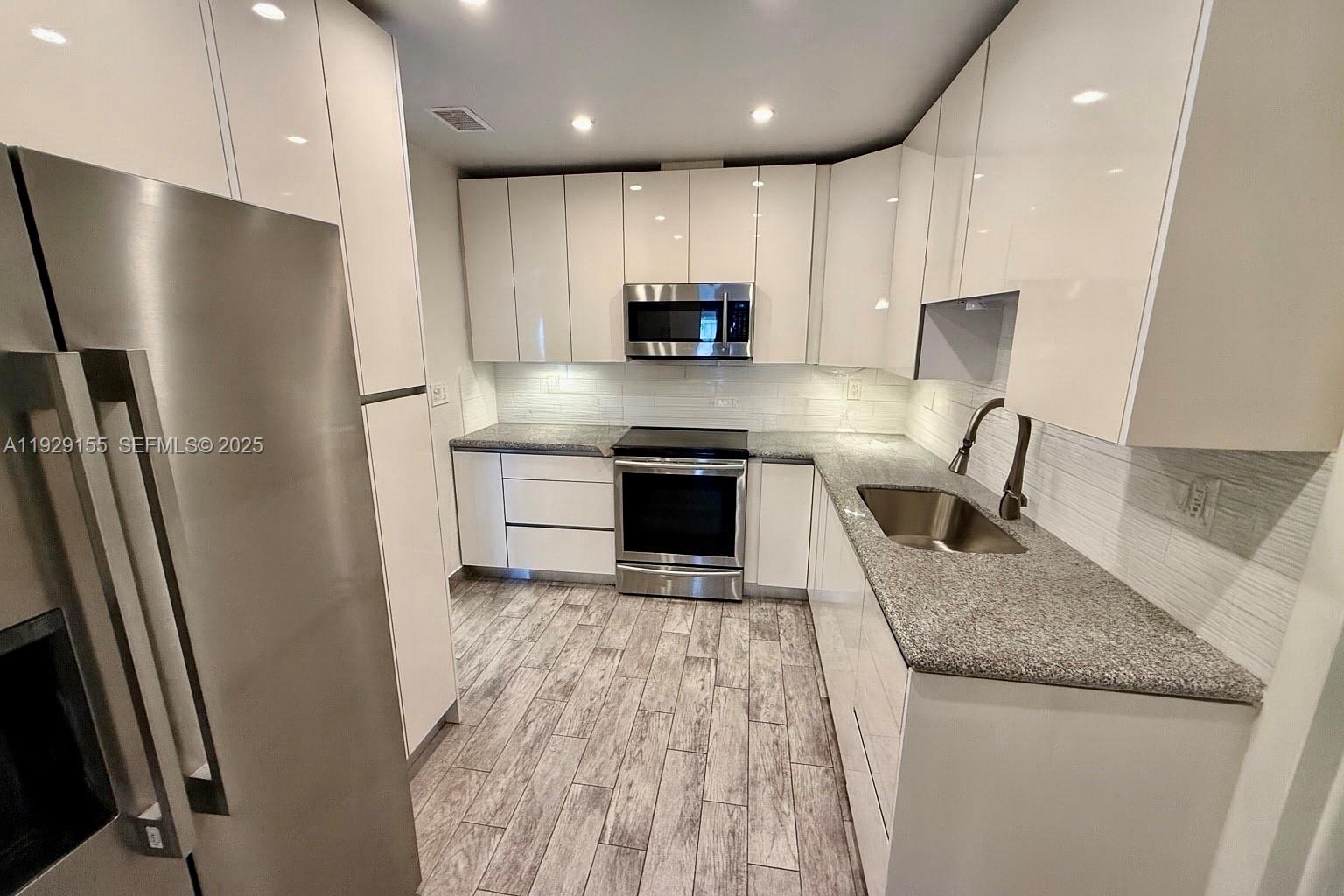 8855 Southwest 17th Terrace Miami, FL 33165 - Photo 6 of 27