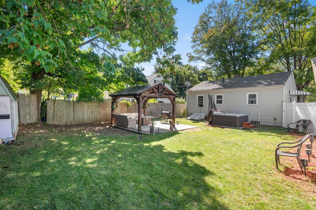 22 Kendall Avenue Manchester, NH 03103 - Photo 3 of 25