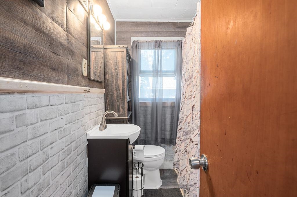 22 Kendall Avenue Manchester, NH 03103 - Photo 9 of 25