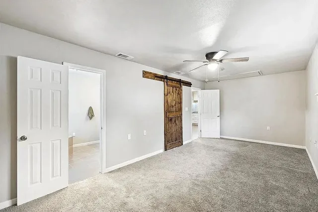a view of an empty room with a ceiling fan