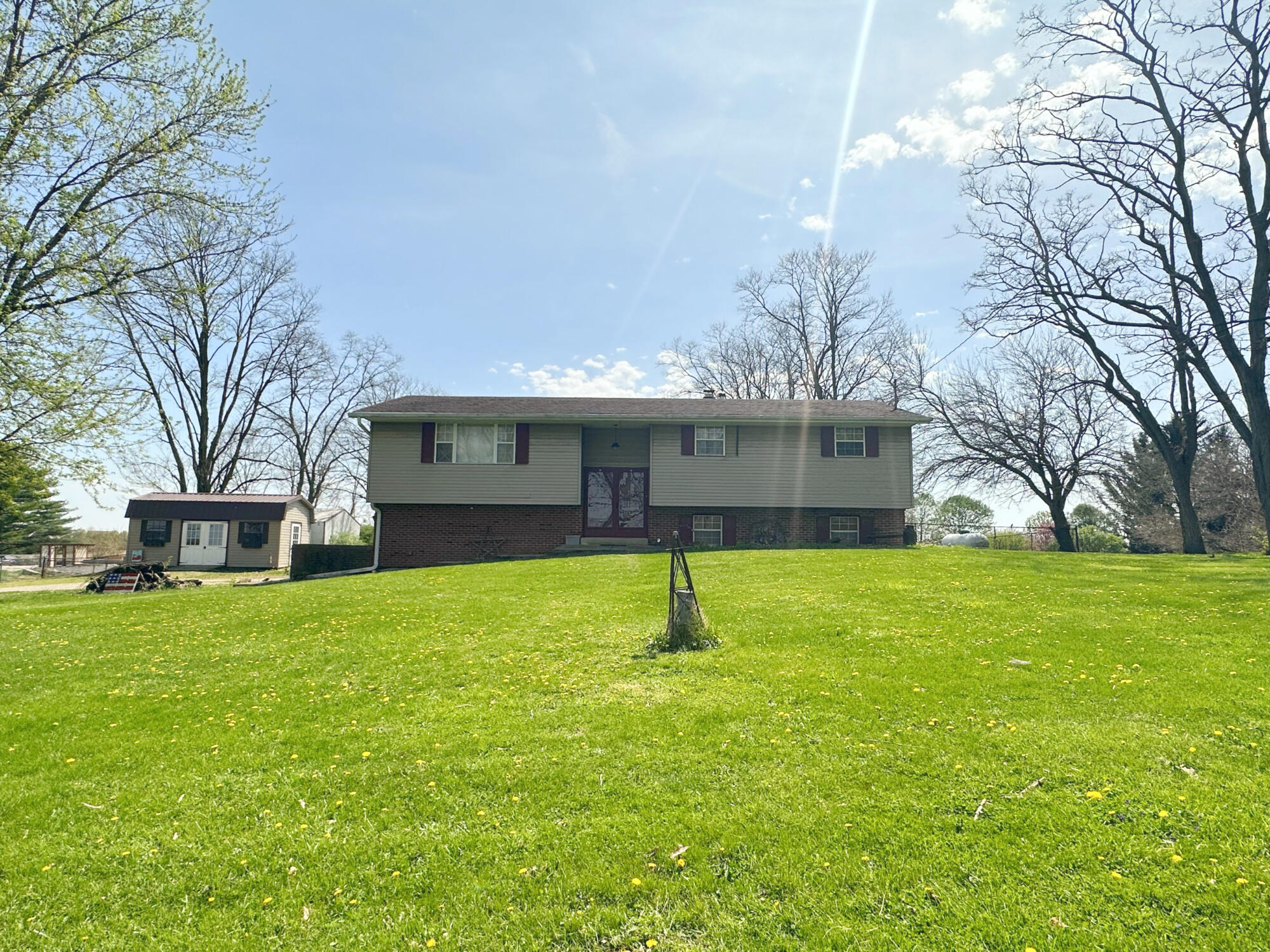2883 Willow Road Springfield, OH 45502 - Photo 2 of 29