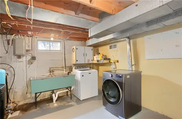 $299,900 | 137 Lapin Lane, Pulaski, PA 16143