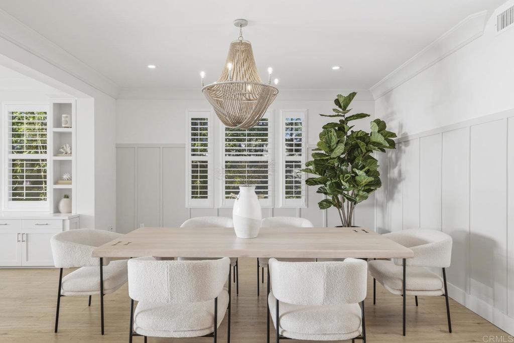 870 Hymettus Avenue Encinitas, CA 92024 - Photo 20 of 74 a kitchen with a table and chairs in it