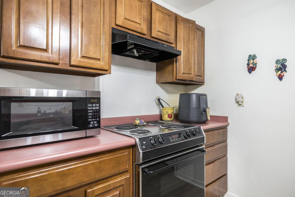 904 Robinhood Road Dublin, GA 31021 - Photo 15 of 29 a kitchen with a stove and a microwave