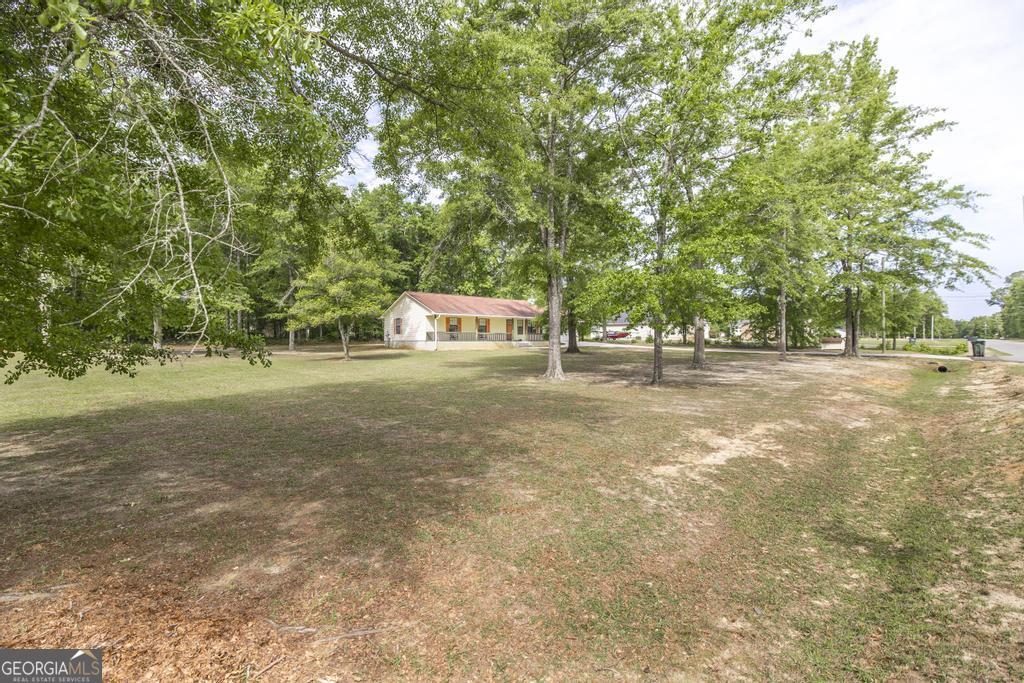 904 Robinhood Road Dublin, GA 31021 - Photo 6 of 29 a view of a big yard with large trees