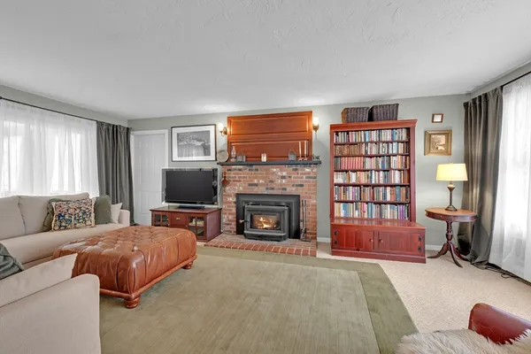 $750,000 | 6 Connor Lane, Princeton, MA 01541