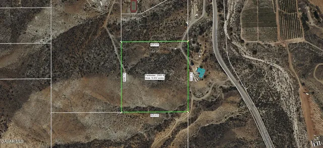 a view of a dry yard