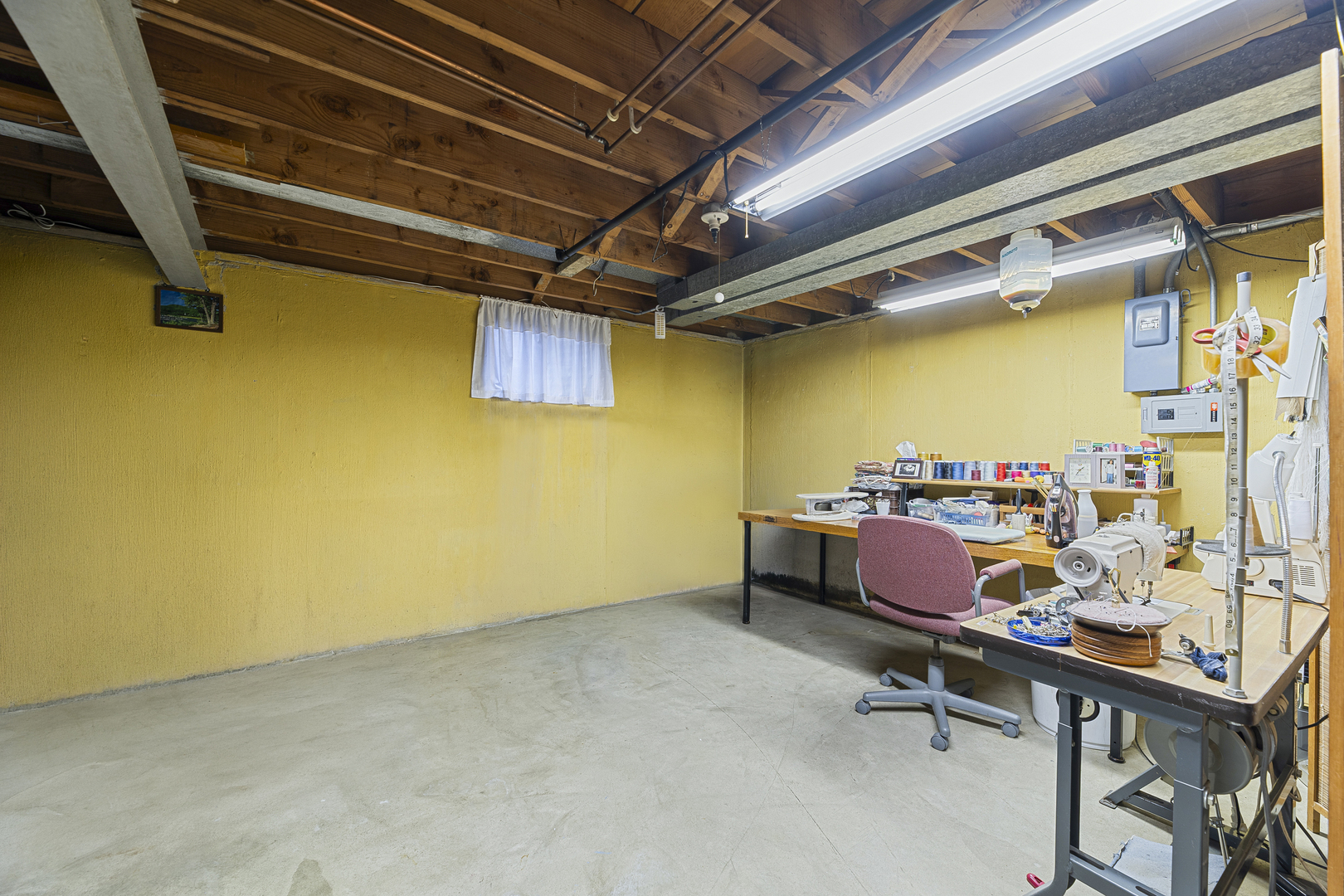 2232 Covert Road Glenview, IL 60025 - Photo 24 of 34 a room with table