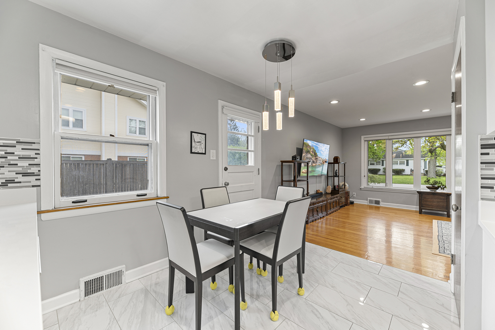 2232 Covert Road Glenview, IL 60025 - Photo 8 of 34 a dining room with furniture and window