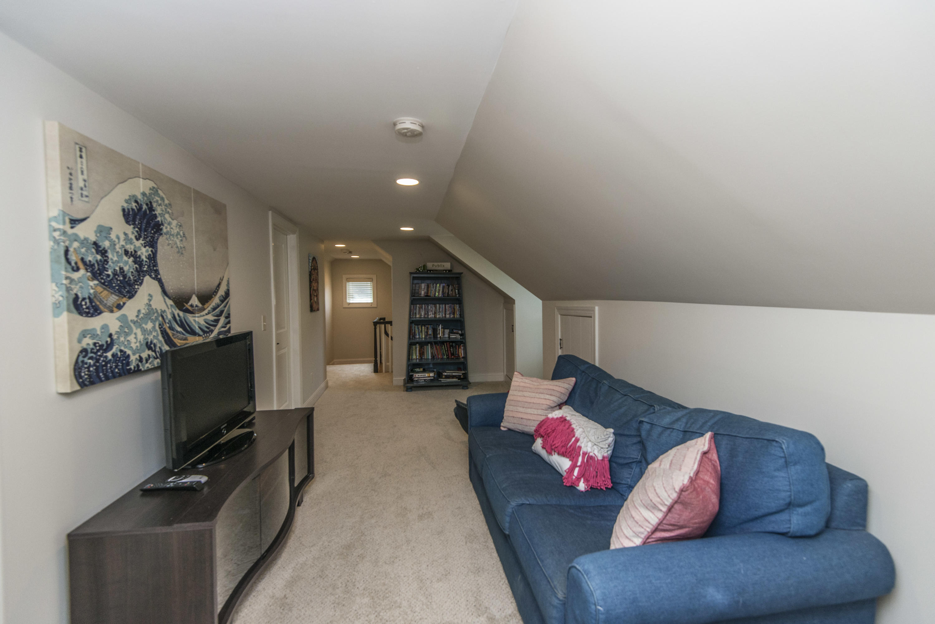 411 Japonica Road Mount Pleasant, SC 29464 - Photo 23 of 29 Upstairs lounge Area