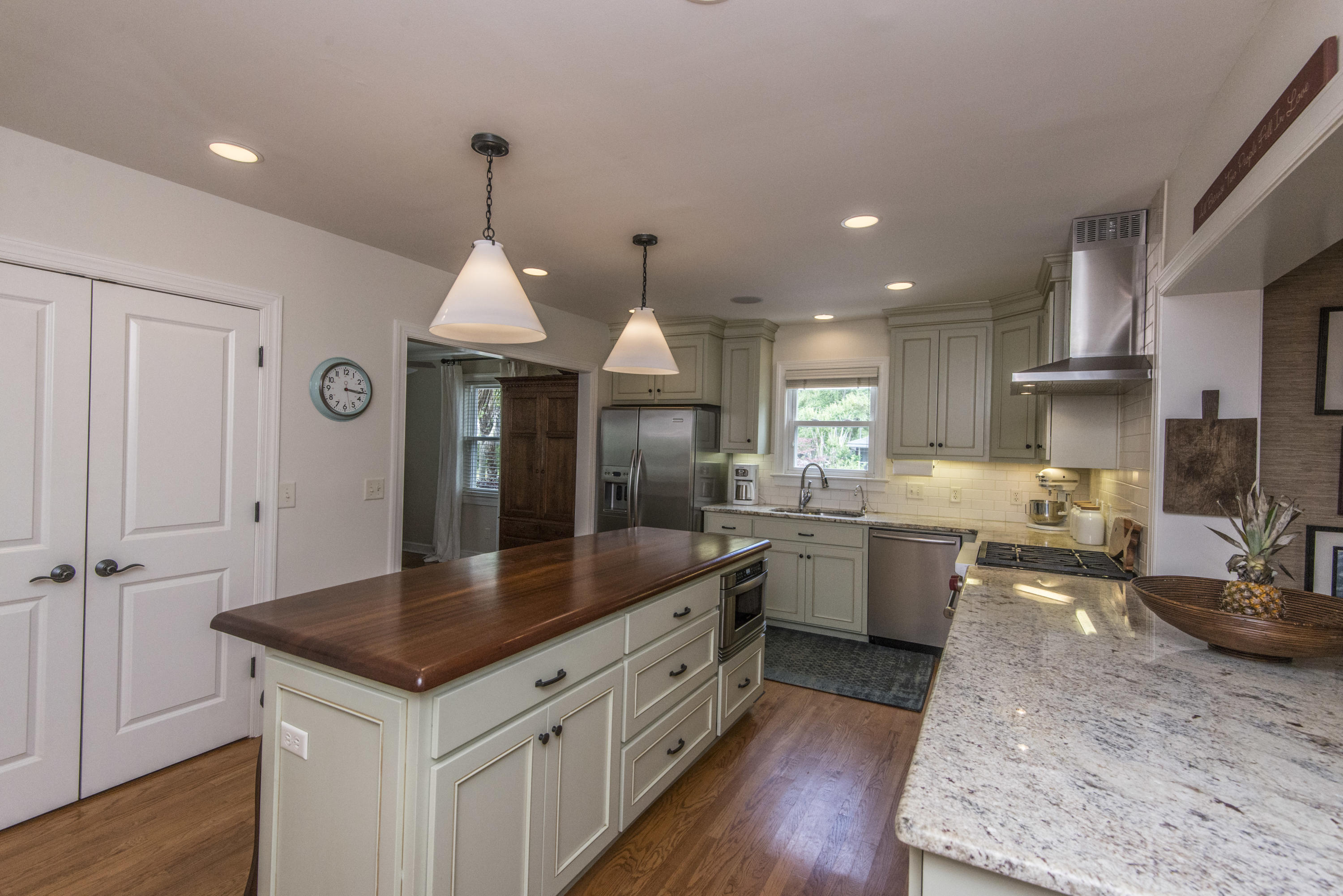 411 Japonica Road Mount Pleasant, SC 29464 - Photo 9 of 29 Kitchen