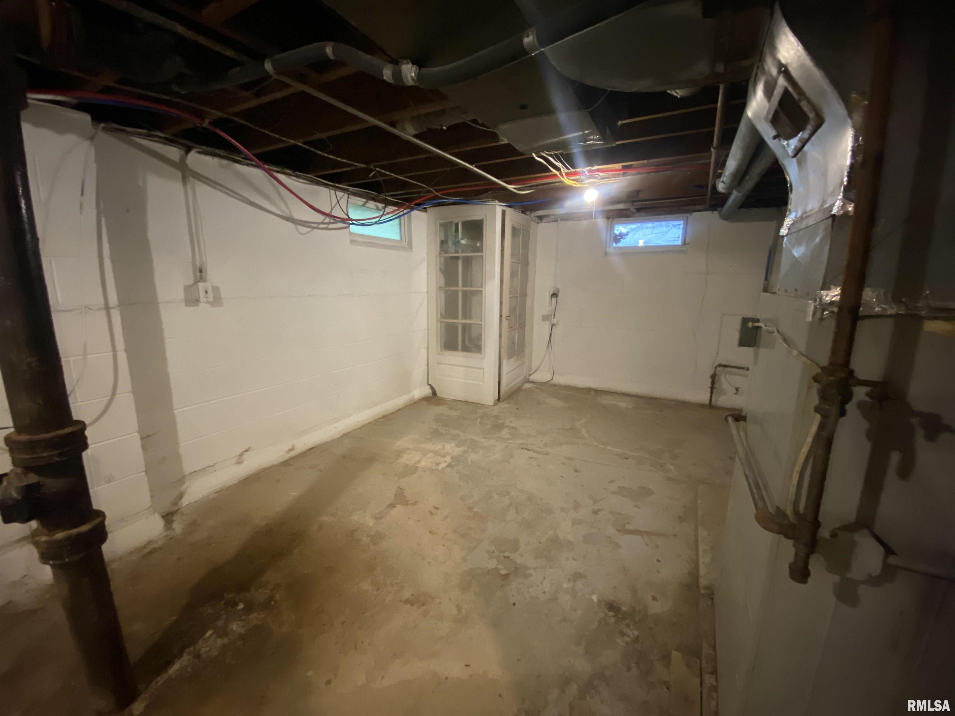 2240 North Sheridan Road Peoria, IL 61604 - Photo 26 of 33