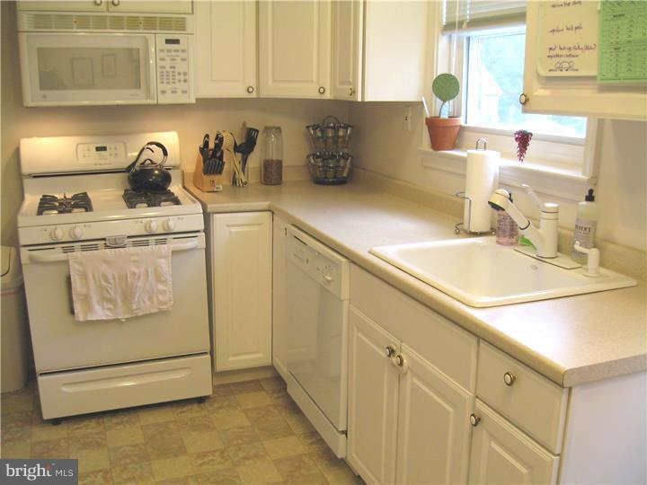 420 Lawrence Road Havertown, PA 19083 - Photo 5 of 14