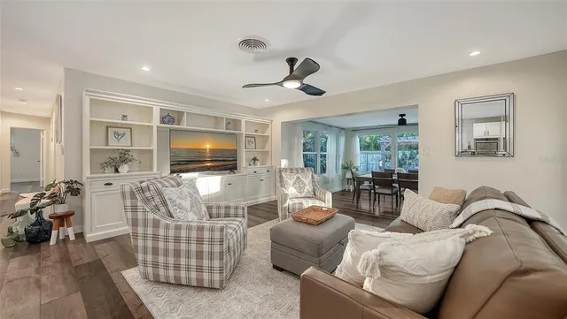 $775,000 | 2426 Wisteria Street, Sarasota, FL 34239