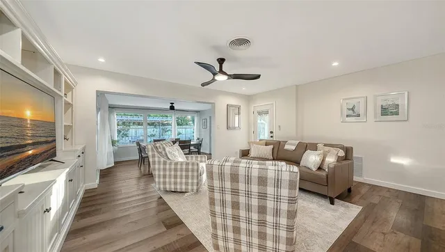 $775,000 | 2426 Wisteria Street, Sarasota, FL 34239