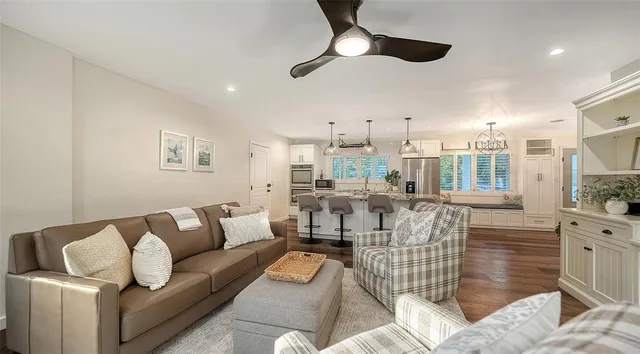 $775,000 | 2426 Wisteria Street, Sarasota, FL 34239