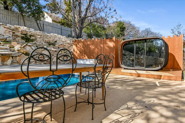 a view of a building with sitting area