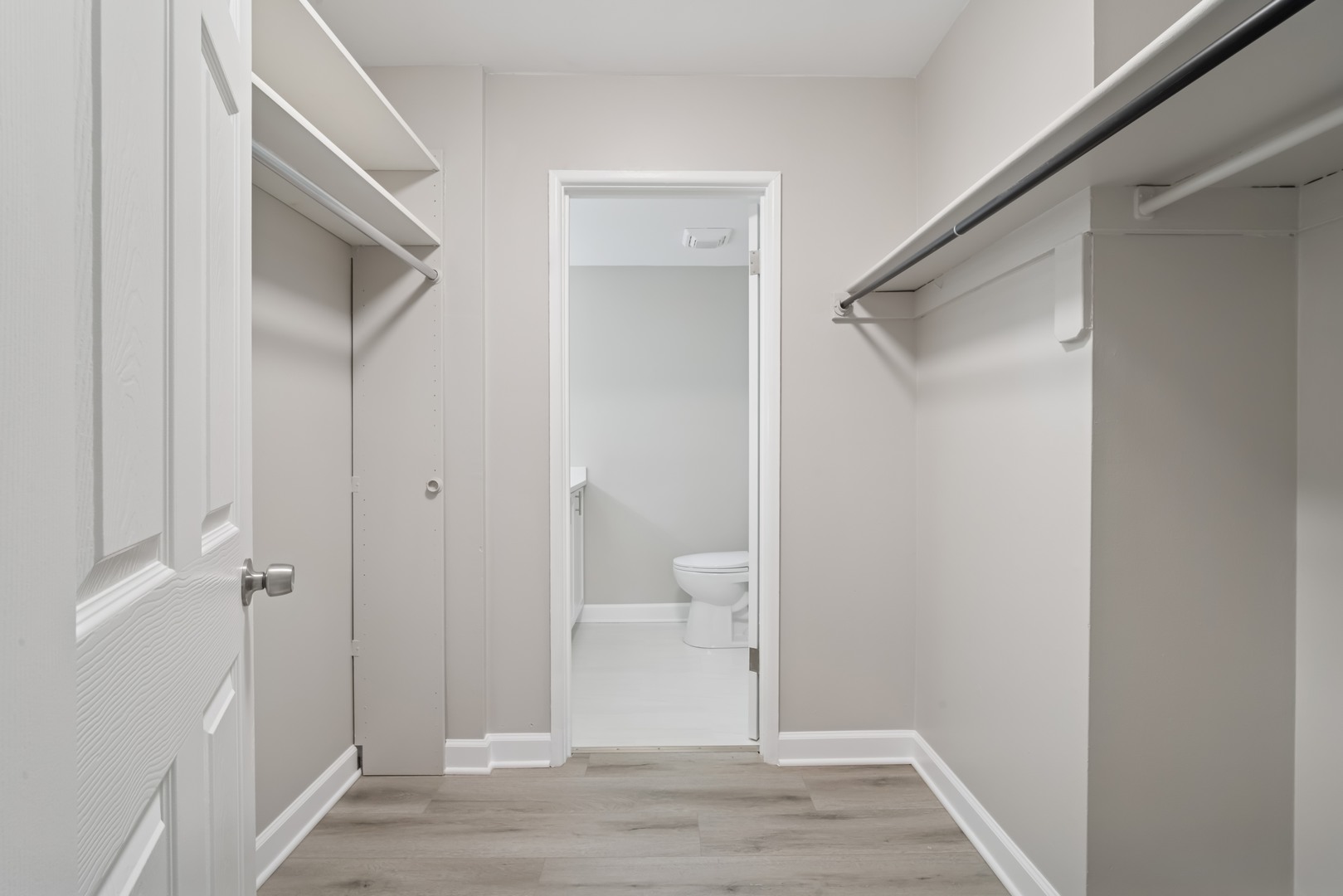 1500 Robin Circle, Unit 101 Hoffman Estates, IL 60169 - Photo 11 of 20 a view of bathroom