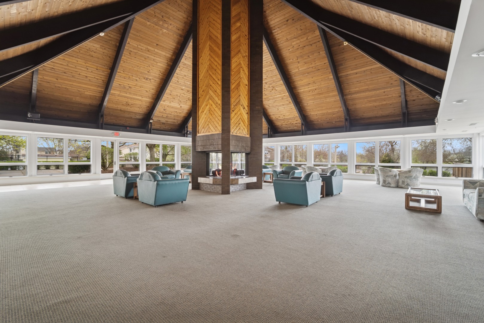 1500 Robin Circle, Unit 101 Hoffman Estates, IL 60169 - Photo 16 of 20 a room with lots of table and chairs