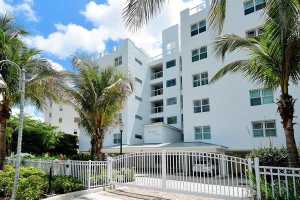 $4,185,000 | 650 Golden Gate Point, Unit 602, Sarasota, FL 34236