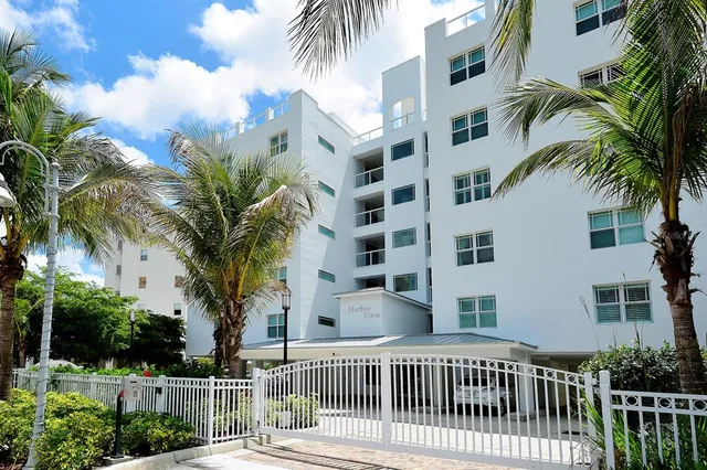 $4,185,000 | 650 Golden Gate Point, Unit 602, Sarasota, FL 34236