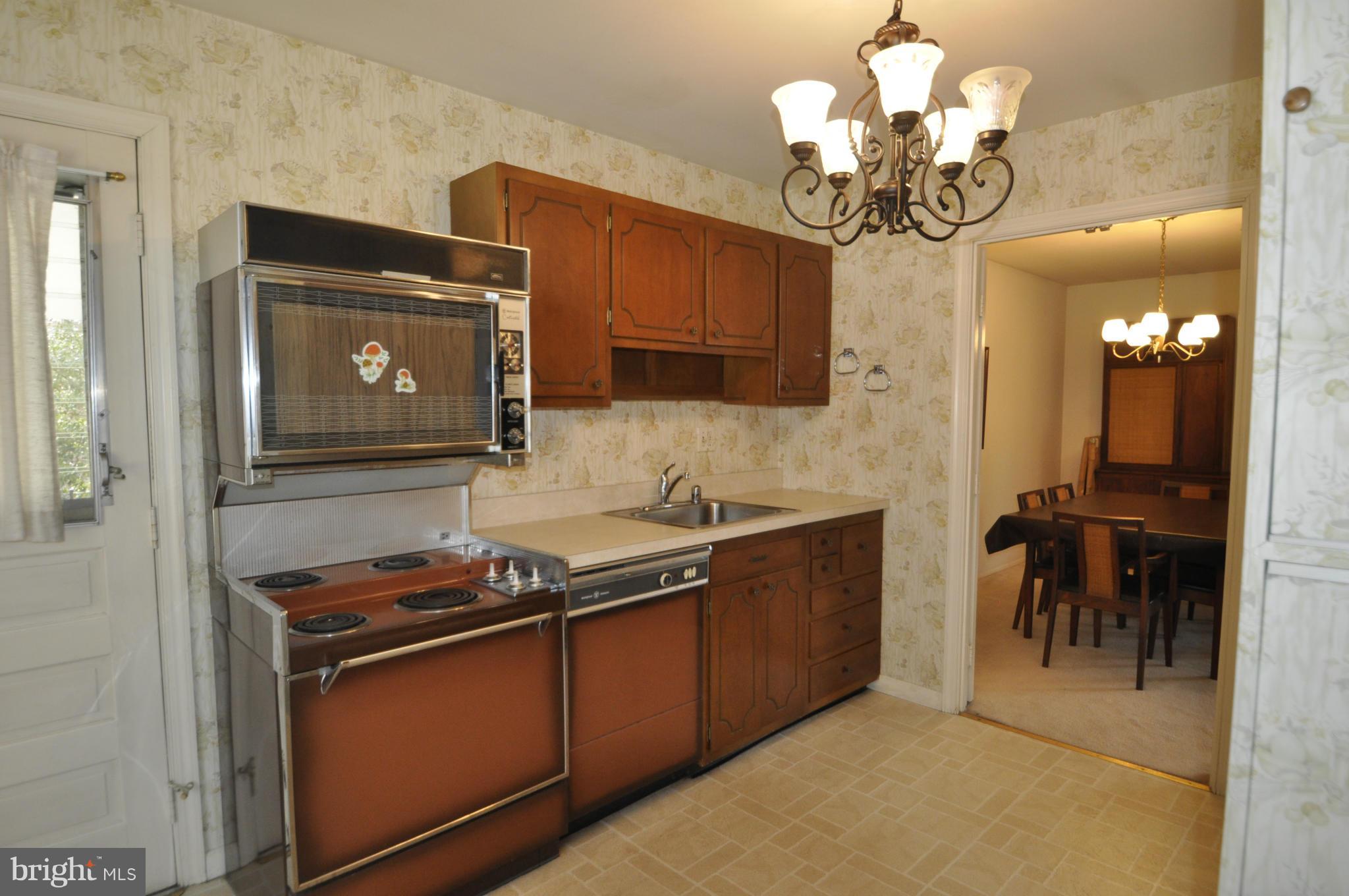 12824 Middlevale Lane Silver Spring, MD 20906 - Photo 8 of 20 Kitchen