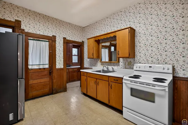 $99,900 | 1272 Southwest Buchanan Street, Topeka, KS 66604