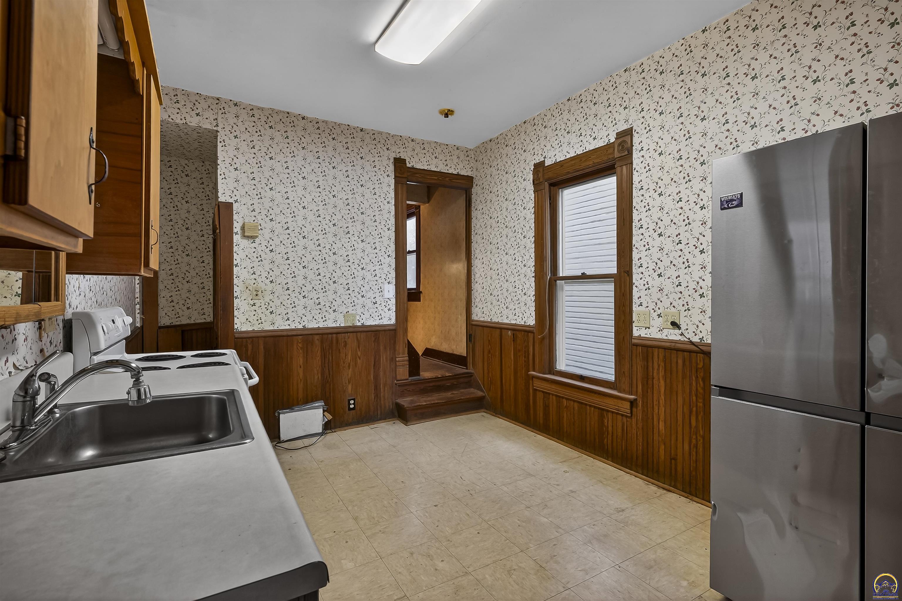 1272 Southwest Buchanan Street Topeka, KS 66604 - Photo 5 of 29