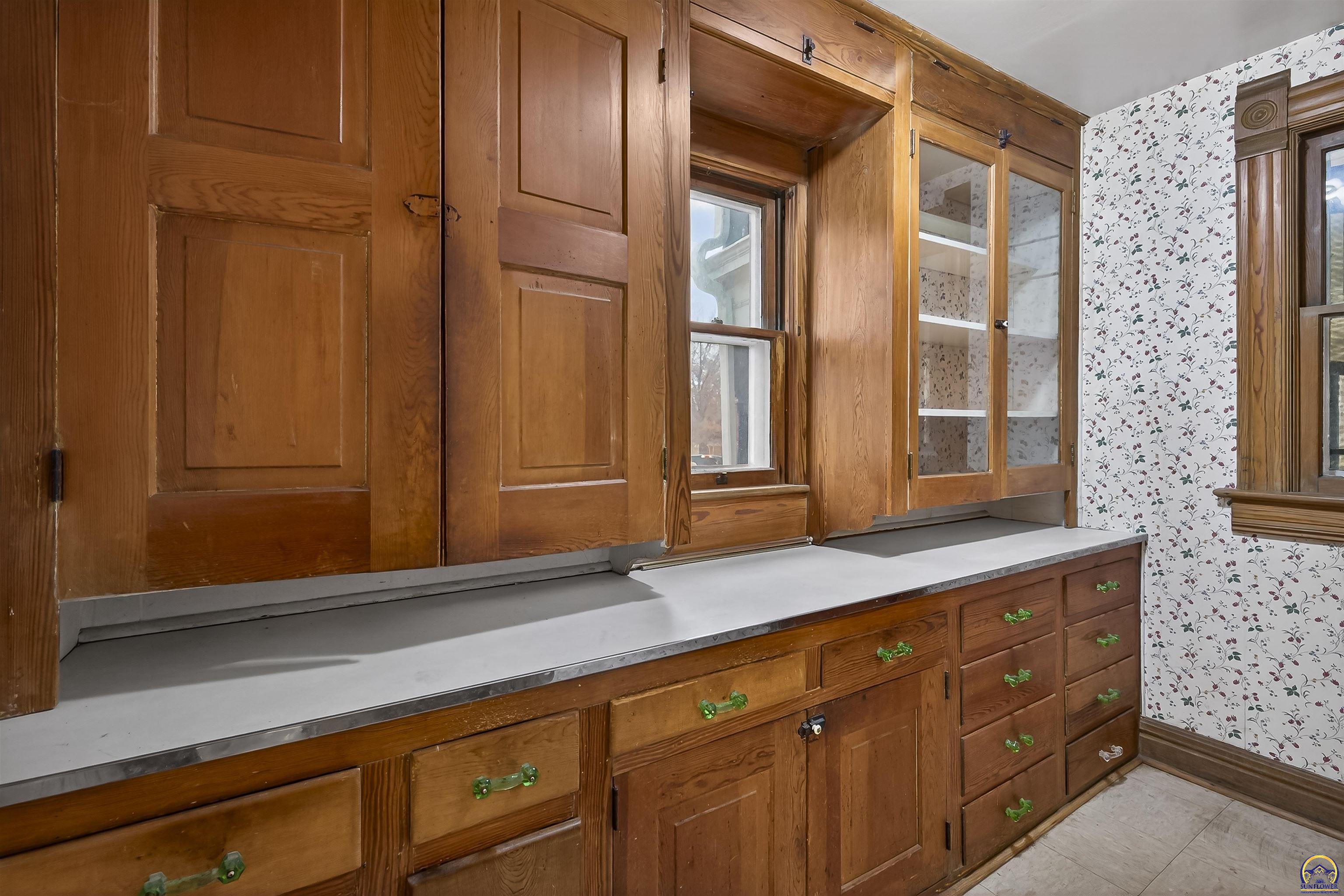 1272 Southwest Buchanan Street Topeka, KS 66604 - Photo 7 of 29