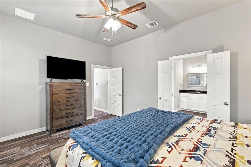 1001 Oak Valley Road Burleson, TX 76028 - Photo 17 of 40 Gallery Image 17
