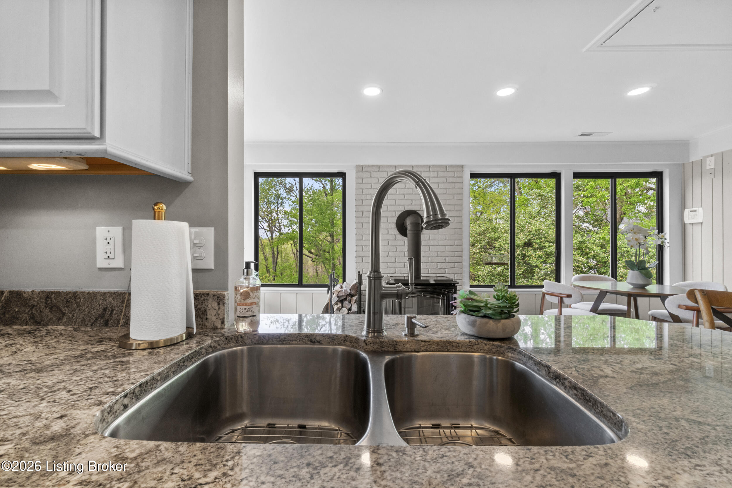 6217 Innes Trace Road Louisville, KY 40222 - Photo 20 of 64 granite countertop