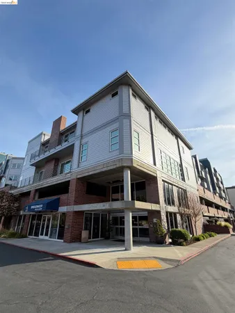 $2,395 | 6400 Christie Avenue, Unit 4124, Emeryville, CA 94608