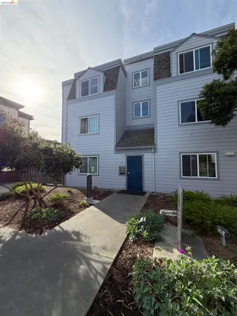 $2,395 | 6400 Christie Avenue, Unit 4124, Emeryville, CA 94608