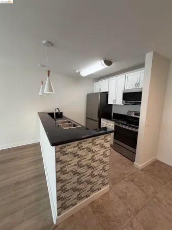 $2,395 | 6400 Christie Avenue, Unit 4124, Emeryville, CA 94608