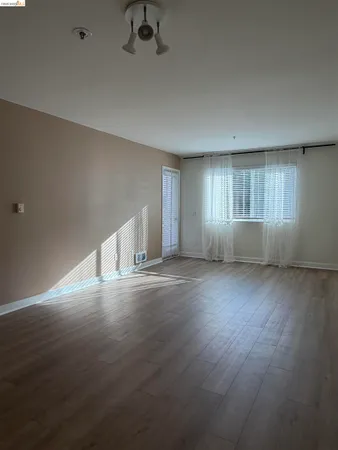 $2,395 | 6400 Christie Avenue, Unit 4124, Emeryville, CA 94608