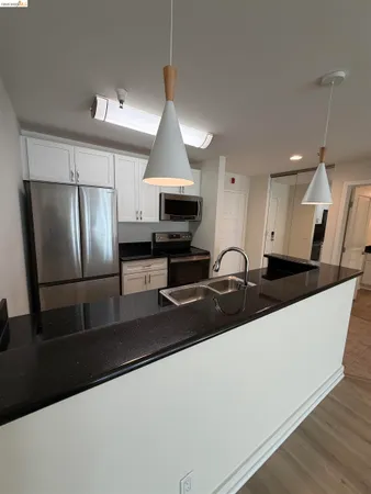 $2,395 | 6400 Christie Avenue, Unit 4124, Emeryville, CA 94608