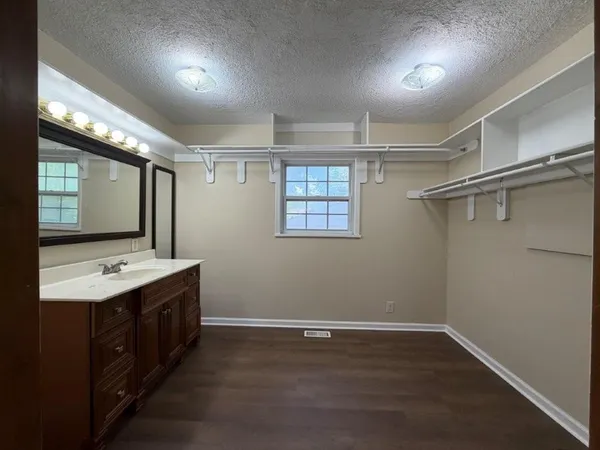 $225,000 | 1519 North Geronimo Drive, Independence, MO 64058