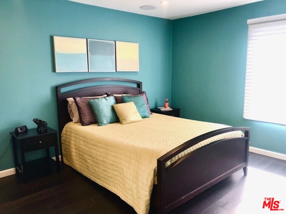 8300 Manitoba Street, Unit 209 Playa del Rey, CA 90293 - Photo 7 of 22 a bedroom with a bed and window