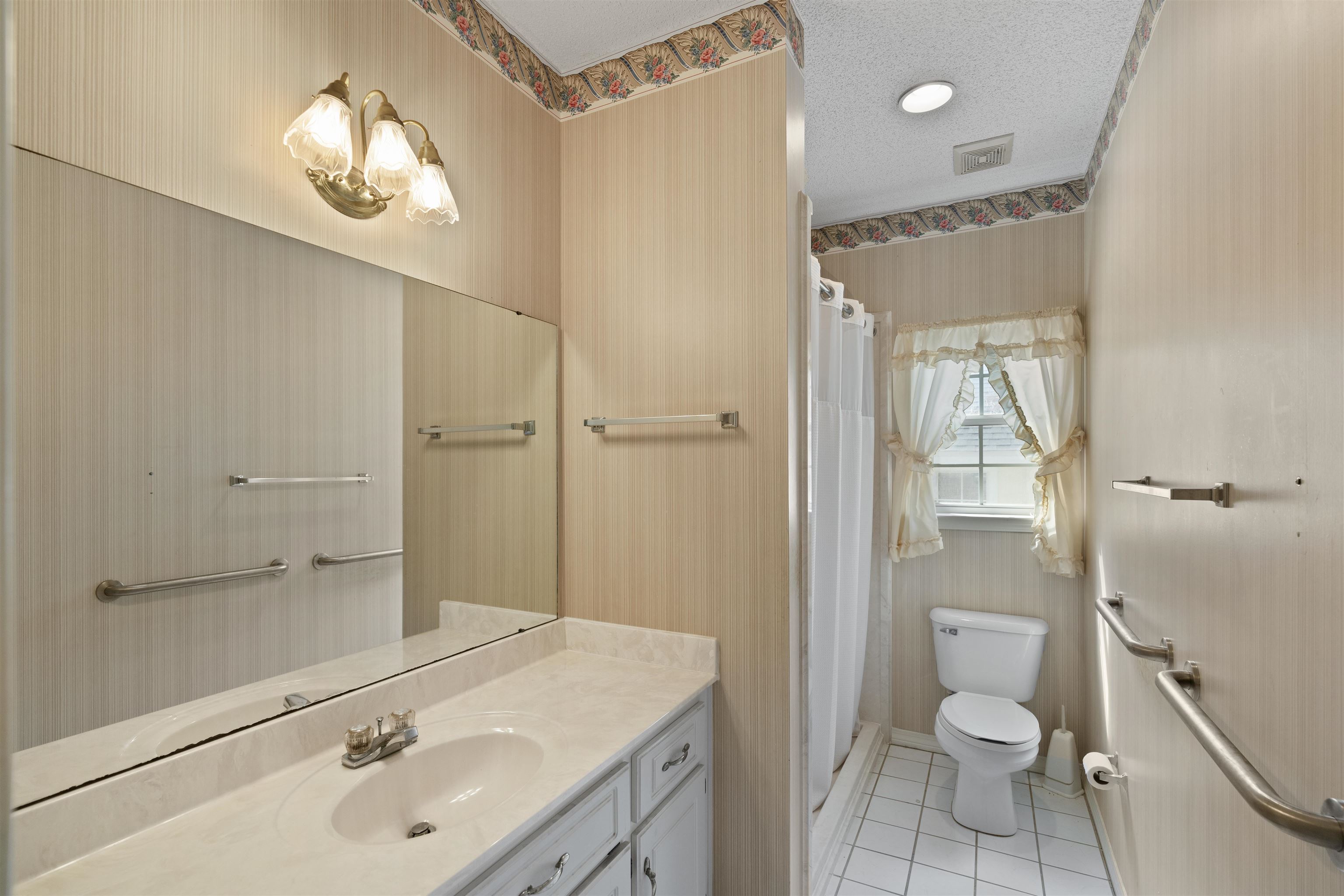 30 Echo Lane Fairhope, AL 36532 - Photo 18 of 26 Guest Bathroom